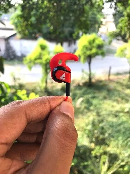 wired earphones vs wireless earphones